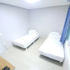 Hause Itaewon - Hostel Стандартный номер с 2 отдельными кроватями (общая ванная комната) фото 4