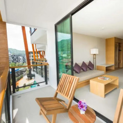 Отель The Lunar Patong 3* Люкс с двуспальной кроватью фото 5