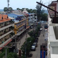 Отель Jomtien Beach Guesthouse Паттайя парковка