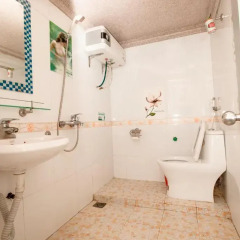 Halong Party Hotel ванная