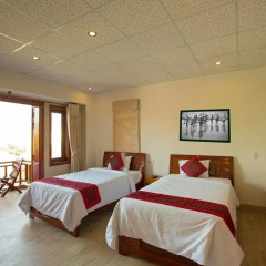 Отель Hoang Thu Homestay 2* Улучшенный номер с 2 отдельными кроватями фото 3