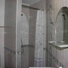 Гостиница Guest house Vladimir в Краснодаре отзывы, цены и фото номеров - забронировать гостиницу Guest house Vladimir онлайн Краснодар ванная