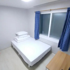 Hause Itaewon - Hostel Стандартный номер с двуспальной кроватью (общая ванная комната) фото 2