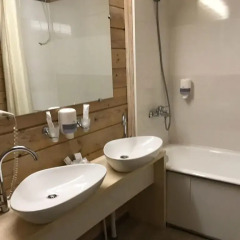 Гостиница Baikal View Hotel на Ольхоне отзывы, цены и фото номеров - забронировать гостиницу Baikal View Hotel онлайн Ольхон ванная фото 2