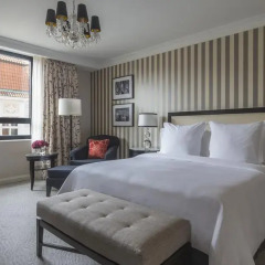 Four Seasons Hotel Prague 5* Улучшенный номер с двуспальной кроватью фото 2