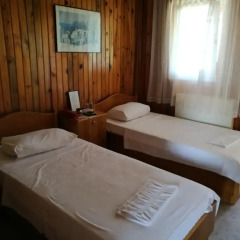 Yali Otel 2* Стандартный номер с двуспальной кроватью (общая ванная комната)