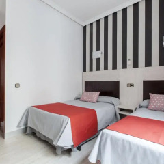 Отель Hostal Castilla I. Стандартный номер с различными типами кроватей фото 5