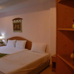 Отель Seven Oak Inn 2* Стандартный семейный номер с двуспальной кроватью фото 7