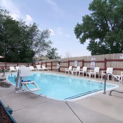 Отель Comfort Inn Farmington бассейн