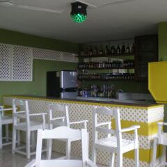 Отель Norman's Court Resort & Sky Restaurant Club гостиничный бар