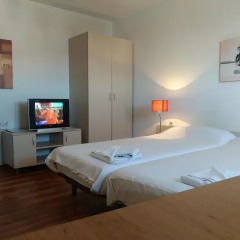 Апартаменты Gondola Apartments & Suites комната для гостей