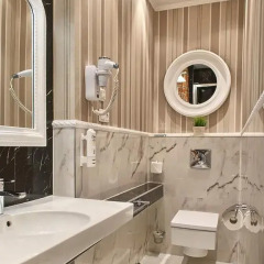 Отель SleepWalker Boutique Suites 3* Номер Делюкс с двуспальной кроватью фото 24