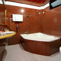 Отель Thanh Binh III 3* Стандартный семейный номер с двуспальной кроватью фото 5