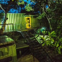 Отель Hangover Hostels Seeduwa с домашними животными