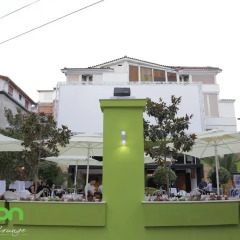 Cocoon Hotel & Lounge