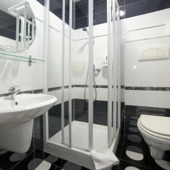 Отель Hostal Adria Santa Ana Мадрид ванная фото 2