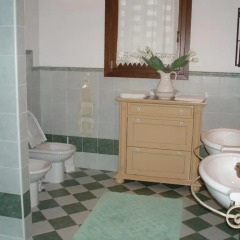 Отель House Luigi Италия, Дуэ-Карраре - отзывы, цены и фото номеров - забронировать отель House Luigi онлайн ванная фото 2
