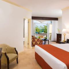 Отель Jewel Paradise Cove Beach Resort & Spa - Curio Collection by Hilton 3* Номер Делюкс с различными типами кроватей