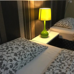 Отель Phuket Airport Suites & Lounge Bar - Club 96 комната для гостей