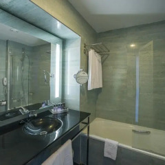 Отель Vila Gale Ampalius 4* Улучшенный номер с различными типами кроватей фото 5