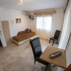 Отель Jolandas House сейф в номере