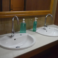WEStay at the Grand Nyaung Shwe Hotel 3* Кровать в общем номере с двухъярусной кроватью
