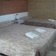 Отель Bondi Motel 3* Стандартный семейный номер с двуспальной кроватью