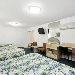 Отель Scottys Motel 3* Стандартный семейный номер с различными типами кроватей