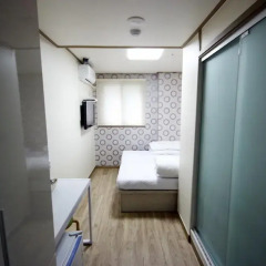 Отель Tomo Residence 2* Стандартный номер с 2 отдельными кроватями фото 4