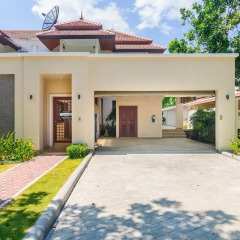 Отель Luxury villa in Laguna Village by Indreams парковка