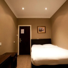 Newham Hotel 2* Номер с общей ванной комнатой с различными типами кроватей (общая ванная комната) фото 2