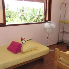 Отель Taharuu Surf Lodge 2* Номер категории Эконом с 2 отдельными кроватями (общая ванная комната) фото 7