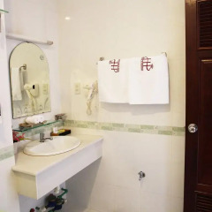 Hoa Phat Hotel & Apartment 3* Улучшенный номер с различными типами кроватей фото 3