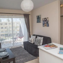 Апартаменты Paphos Love Hut Deluxe Apartment комната для гостей фото 4
