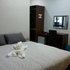 Phuket Sunny Hostel Номер Делюкс с двуспальной кроватью фото 3
