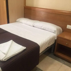 Отель Hostal Mont Thabor Улучшенный номер с различными типами кроватей фото 10