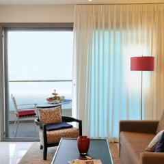 Отель West All Suite Boutique Tel Aviv комната для гостей фото 3