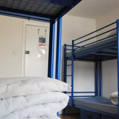 Отель Saint James Backpackers Кровать в общем номере с двухъярусной кроватью фото 9