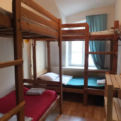 Отель Жилое помещение Breaking Bed Кровать в женском общем номере