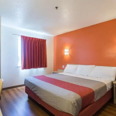 Отель Motel 6 Dale 2* Стандартный номер с различными типами кроватей