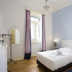 Отель Typical Lisbon Guest House Стандартный номер с различными типами кроватей фото 6