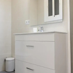 Отель Flateli Roger 6 Барселона ванная