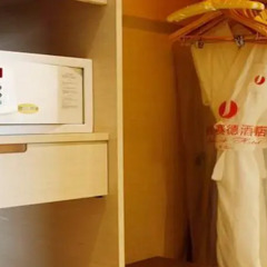 Beijing Riverside Hotel сейф в номере