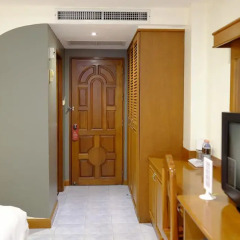 Отель PJ Inn Pattaya 3* Улучшенный номер с различными типами кроватей фото 4