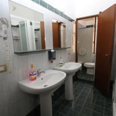 Hotel Brasil Milan Номер Эконом с разными типами кроватей (общая ванная комната) фото 2