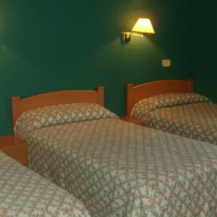 Отель Hostal Pirineos Ainsa комната для гостей фото 3