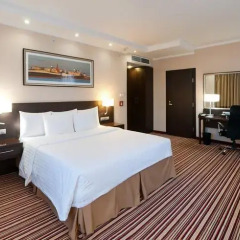 Отель Courtyard by Marriott Kazan Kremlin Казань сейф в номере