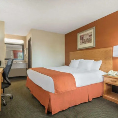 Отель Days Inn by Wyndham Columbus Fairgrounds 2* Стандартный номер с различными типами кроватей фото 6