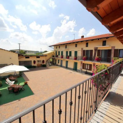 Отель Agriturismo Cascina Mariale Албьяно-д'Ивреа балкон