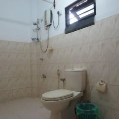 Отель Jungle Holiday Home Шри-Ланка, Хиккадува - отзывы, цены и фото номеров - забронировать отель Jungle Holiday Home онлайн ванная